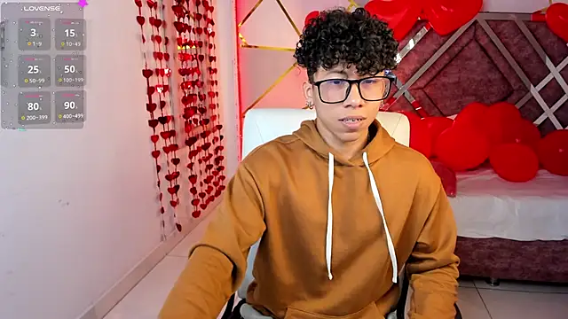 Snapshot of AkazaBoy_ chatting on February 18, 4:15 am AkazaBoy online show from February 18, 4:15 am