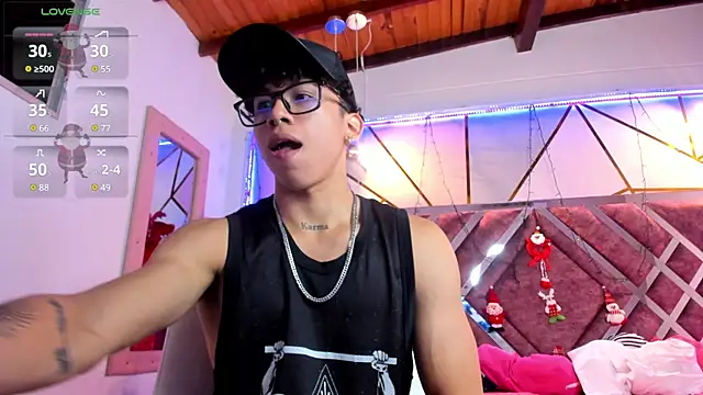 Snapshot of AkazaBoy_ chatting on December 21, 4:19 am AkazaBoy online show from December 21, 4:19 am