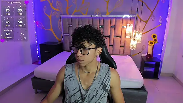 Snapshot of AkazaBoy_ chatting on March 6, 3:46 am AkazaBoy online show from March 6, 3:46 am