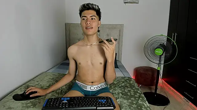 Mark Lam05 online show from December 24, 12:33 am