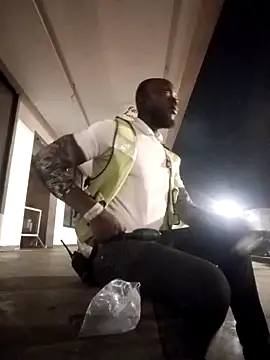 Landlordlandlord12 online show from April 12, 1:53 am