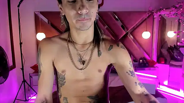 Snapshot of georgie_latin99 chatting on October 6, 2:33 pm georgie latin99 online show from October 6, 2:33 pm