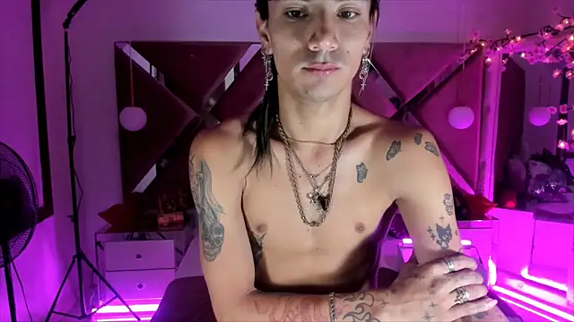 Snapshot of georgie_latin99 chatting on October 5, 12:42 pm georgie latin99 online show from October 5, 12:42 pm