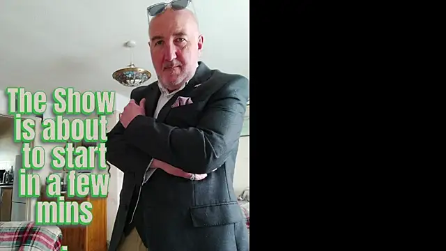 Snapshot of Adamdaddybear chatting on October 1, 7:45 am Adamdaddybear online show from October 1, 7:45 am