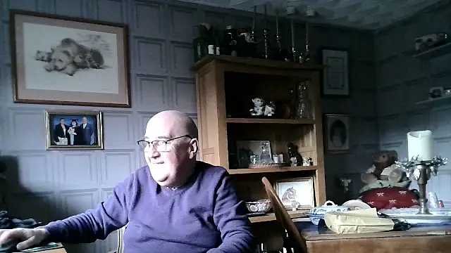 Snapshot of Adamdaddybear chatting on January 21, 12:13 pm Adamdaddybear online show from January 21, 12:13 pm