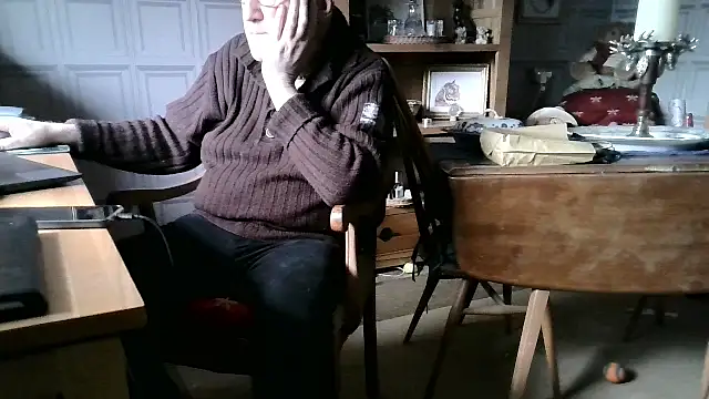 Snapshot of Adamdaddybear chatting on January 18, 1:08 pm Adamdaddybear online show from January 18, 1:08 pm