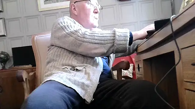 Snapshot of Adamdaddybear chatting on March 2, 2:25 pm Adamdaddybear online show from March 2, 2:25 pm