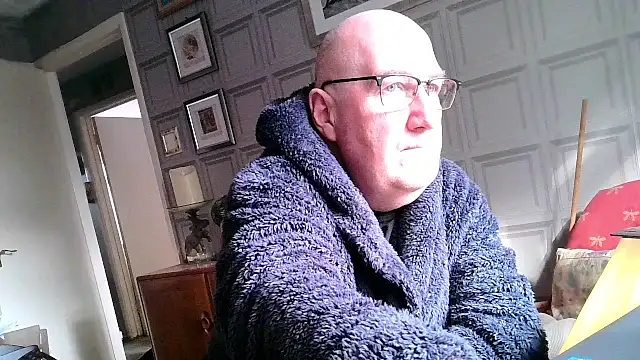 Snapshot of Adamdaddybear chatting on March 10, 9:45 am Adamdaddybear online show from March 10, 9:45 am