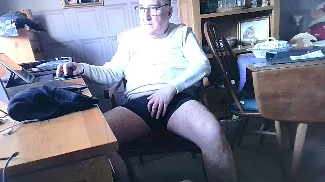 Snapshot of Adamdaddybear chatting on January 15, 12:58 pm Adamdaddybear online show from January 15, 12:58 pm