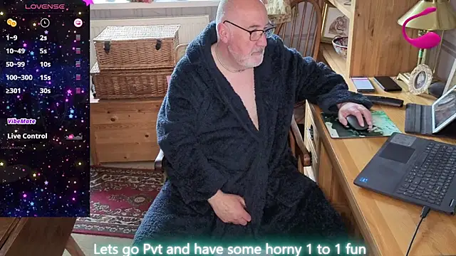 Adamdaddybear online show from April 28, 7:35 am