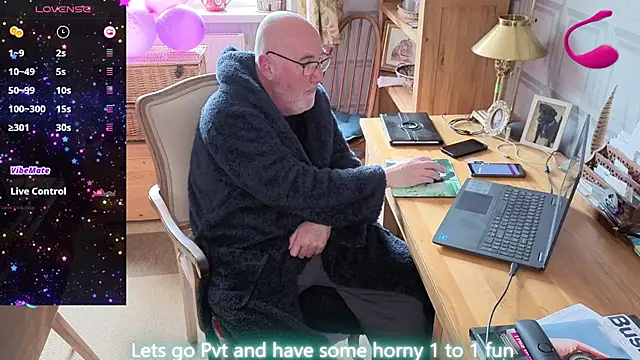 Adamdaddybear online show from June 17, 7:43 am