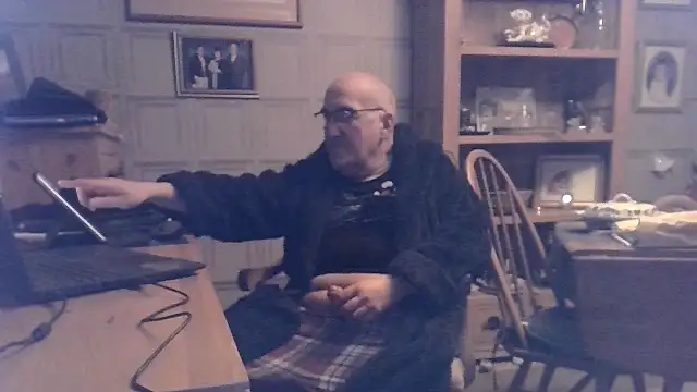 Snapshot of Adamdaddybear chatting on February 1, 10:23 pm Adamdaddybear online show from February 1, 10:23 pm