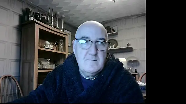 Snapshot of Adamdaddybear chatting on January 6, 8:25 am Adamdaddybear online show from January 6, 8:25 am