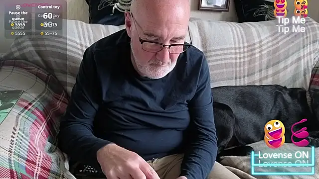 Snapshot of Adamdaddybear chatting on September 20, 1:44 pm Adamdaddybear online show from September 20, 1:44 pm