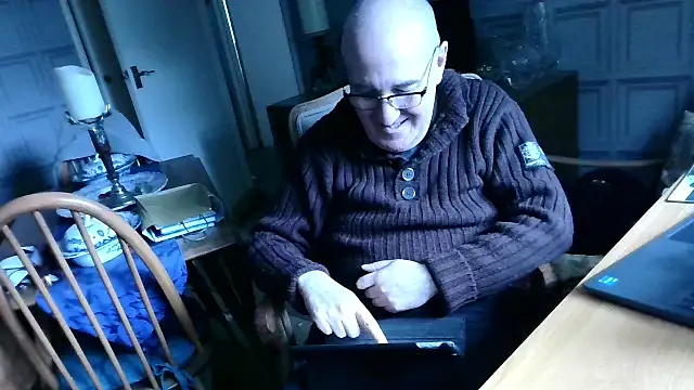 Snapshot of Adamdaddybear chatting on February 11, 1:20 pm Adamdaddybear online show from February 11, 1:20 pm
