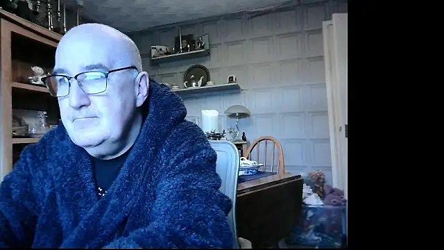 Snapshot of Adamdaddybear chatting on January 7, 8:37 am Adamdaddybear online show from January 7, 8:37 am