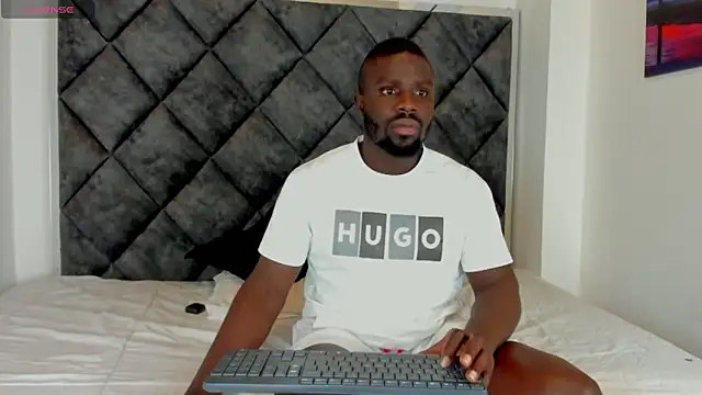 Snapshot of Latrellx7 chatting on October 19, 3:22 am Latrellx7 online show from October 19, 3:22 am