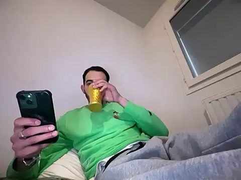 Rebeu313 online show from December 19, 2:58 pm