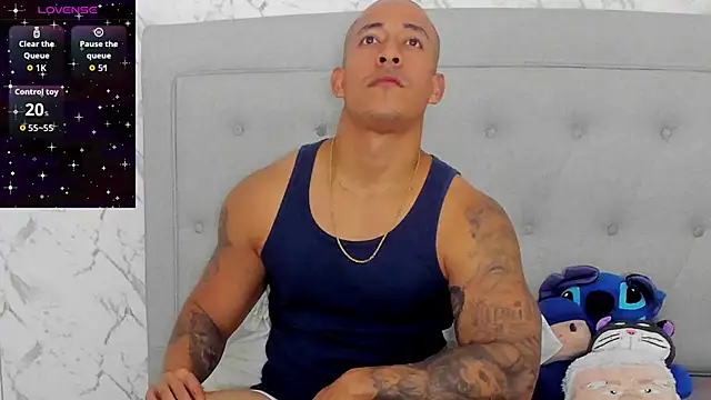 luigiferrara online show from March 30, 9:49 pm