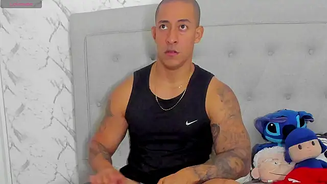 luigiferrara online show from April 19, 6:21 pm