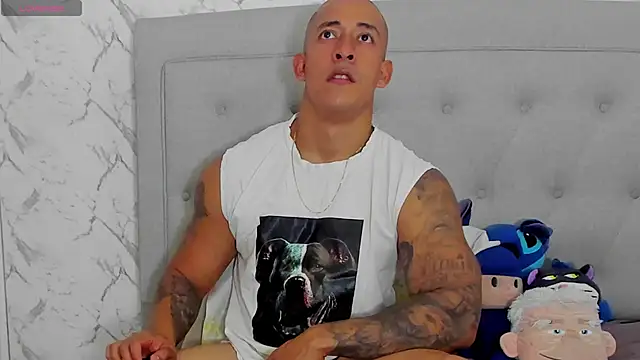 luigiferrara online show from April 23, 8:33 pm