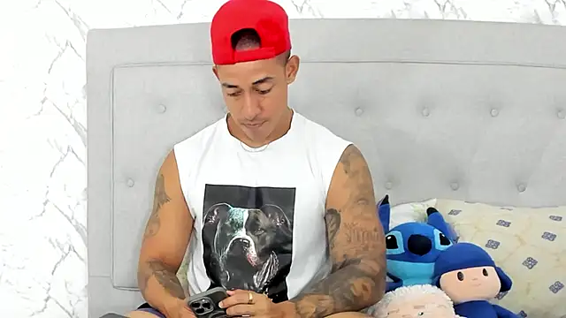 Snapshot of luigiferrara chatting on February 16, 4:32 pm luigiferrara online show from February 16, 4:32 pm
