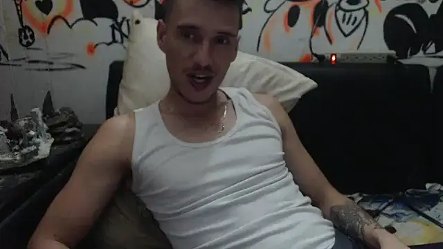 roystonee01 online show from February 24, 11:38 pm