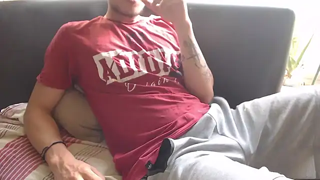 roystonee01 online show from April 28, 8:57 pm