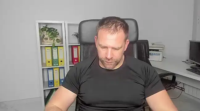 Snapshot of John-E-Dough chatting on January 1, 5:33 am John-E-Dough online show from January 1, 5:33 am