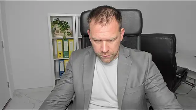 Snapshot of John-E-Dough chatting on December 26, 5:04 am John-E-Dough online show from December 26, 5:04 am