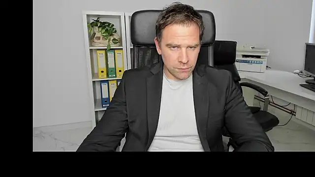 Snapshot of John-E-Dough chatting on December 21, 1:42 pm John-E-Dough online show from December 21, 1:42 pm