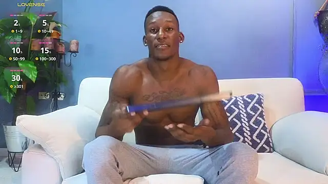Snapshot of Iker_bigdick chatting on February 6, 7:18 pm Iker bigdick online show from February 6, 7:18 pm