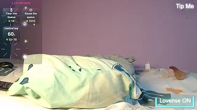 Snapshot of Dante_Bear_ chatting on October 17, 4:27 am Dante Bear  online show from October 17, 4:27 am