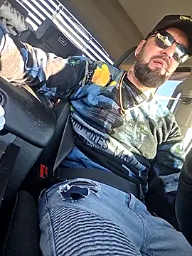 Snapshot of Beardedtattood chatting on October 14, 1:51 pm Beardedtattood online show from October 14, 1:51 pm