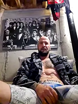 Snapshot of Beardedtattood chatting on December 22, 8:58 pm Beardedtattood online show from December 22, 8:58 pm
