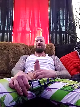 Snapshot of Beardedtattood chatting on March 21, 3:35 pm Beardedtattood online show from March 21, 3:35 pm