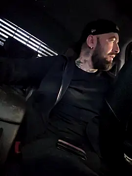 Snapshot of Beardedtattood chatting on October 21, 11:46 am Beardedtattood online show from October 21, 11:46 am