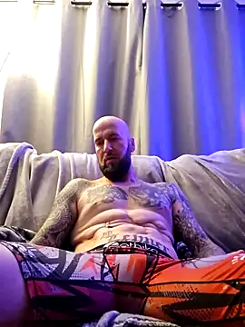 Snapshot of Beardedtattood chatting on January 11, 1:27 am Beardedtattood online show from January 11, 1:27 am