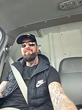 Snapshot of Beardedtattood chatting on October 30, 3:13 pm Beardedtattood online show from October 30, 3:13 pm