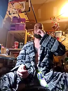 Snapshot of Beardedtattood chatting on December 27, 1:00 am Beardedtattood online show from December 27, 1:00 am