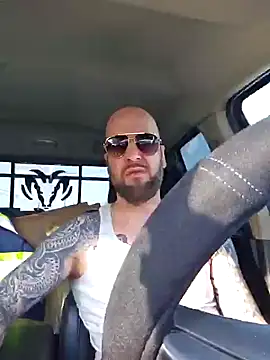Snapshot of Beardedtattood chatting on January 4, 3:49 pm Beardedtattood online show from January 4, 3:49 pm