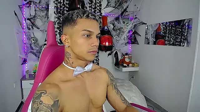 Snapshot of Leonard_Price chatting on October 14, 2:07 am Leonard Price online show from October 14, 2:07 am