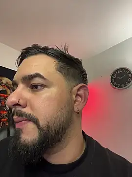 Snapshot of Ethan_Castellano chatting on October 26, 10:23 pm Ethan Castellano online show from October 26, 10:23 pm