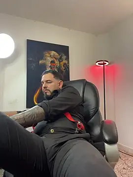 Snapshot of Ethan_Castellano chatting on October 31, 9:29 pm Ethan Castellano online show from October 31, 9:29 pm