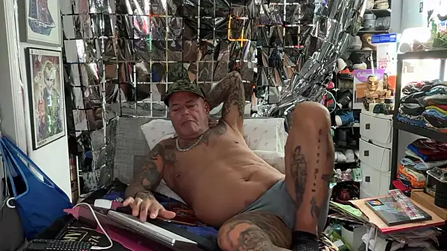 joeytatts66 online show from April 24, 1:30 am