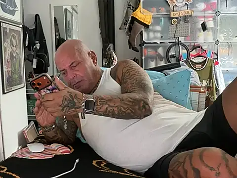 joeytatts66 online show from November 1, 5:33 am