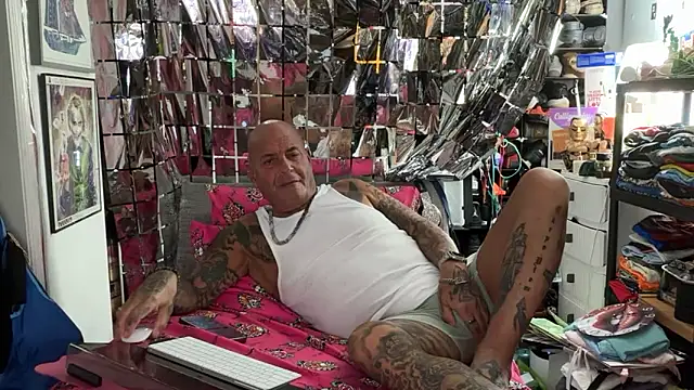 joeytatts66 online show from April 21, 1:42 am