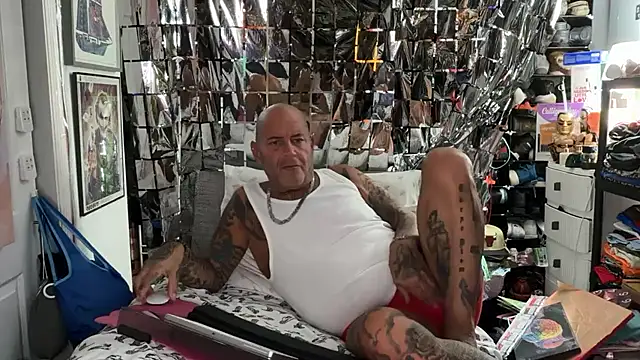 joeytatts66 online show from April 27, 1:35 am