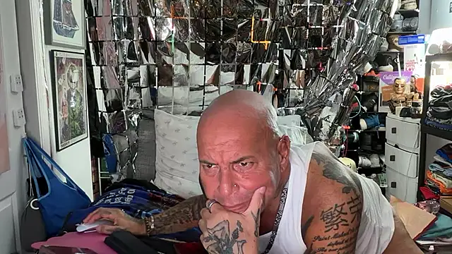 joeytatts66 online show from April 28, 2:27 am