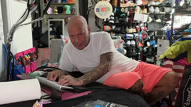 joeytatts66 online show from June 17, 3:19 am